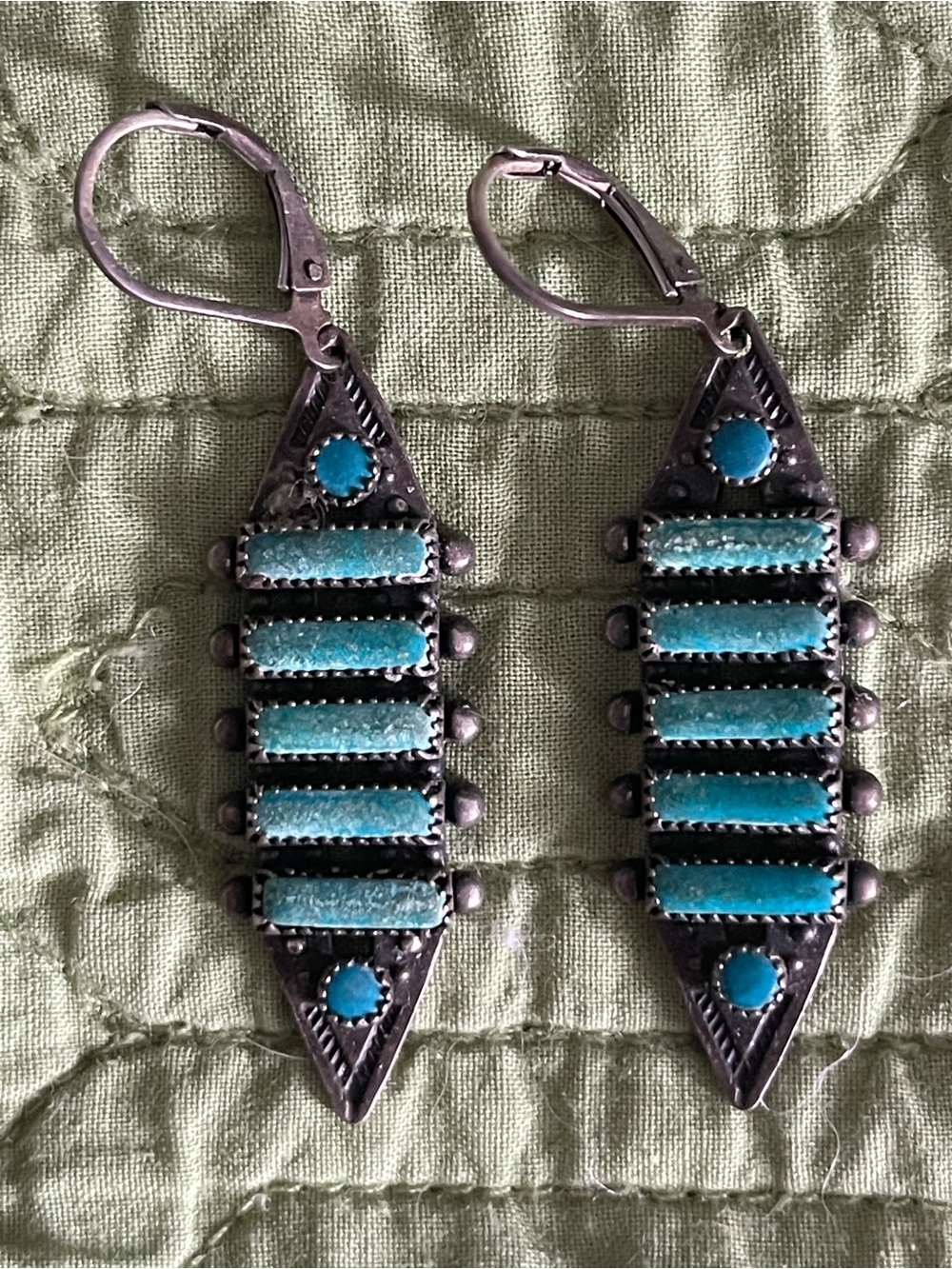 VINTAGE OLD PAWN ZUNI FLUSH NEEDLEPOINT TURQUOISE & STERLING DANGLING EARRINGS - Picture 3 of 4